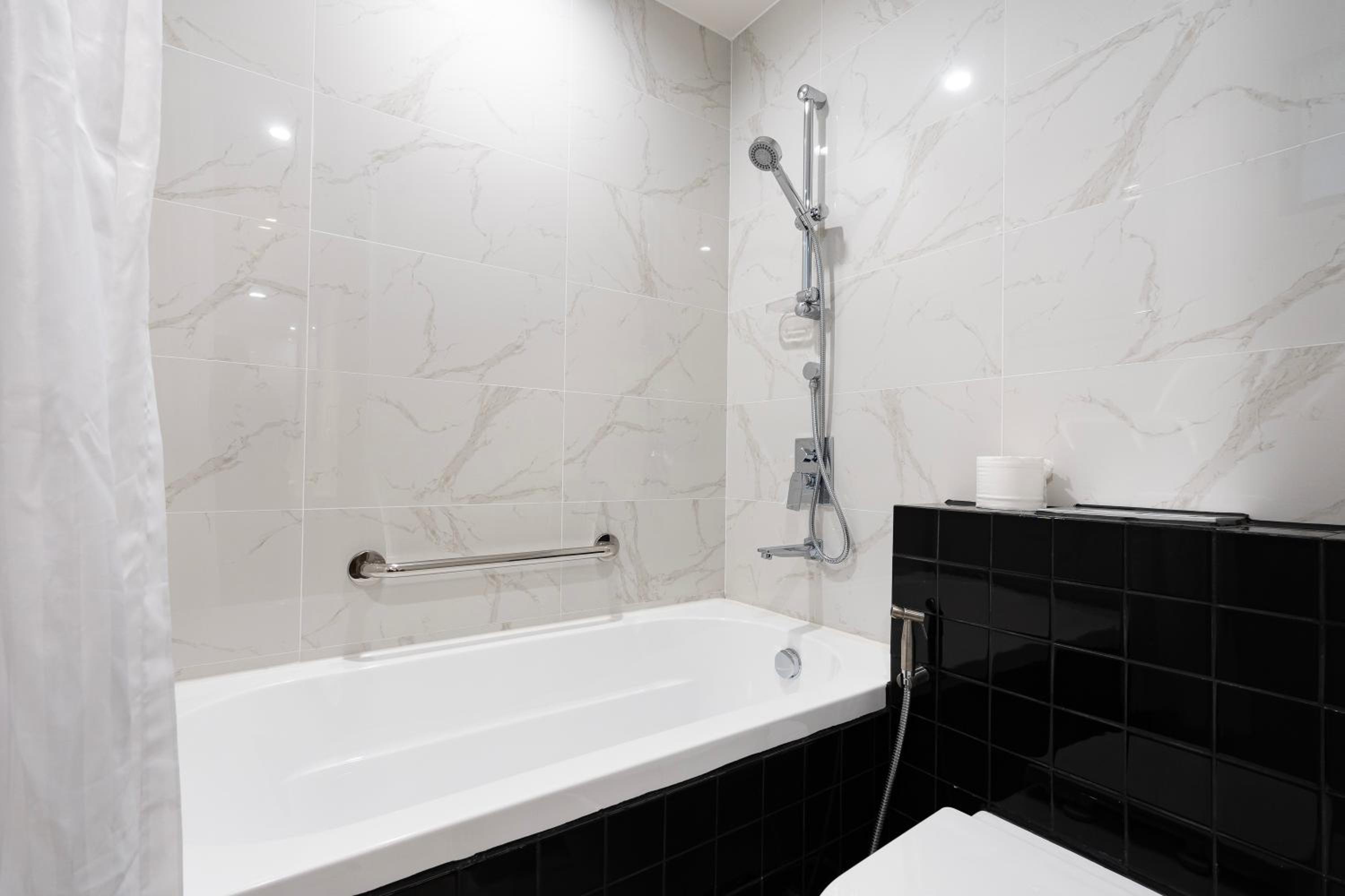 Zenity 3BR Condo: Luxury and Comfort in Quận 1