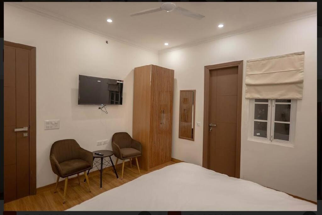 The carmine house lux Villa in noida sector 132 view 4
