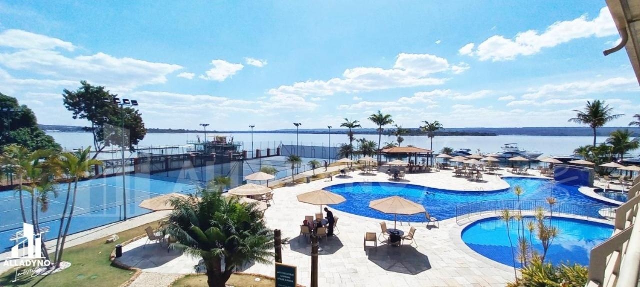 Luxuoso Flat em resort vista incrível para o Lago