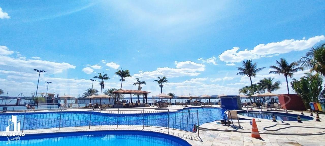 Luxuoso Flat em resort vista incrível para o Lago