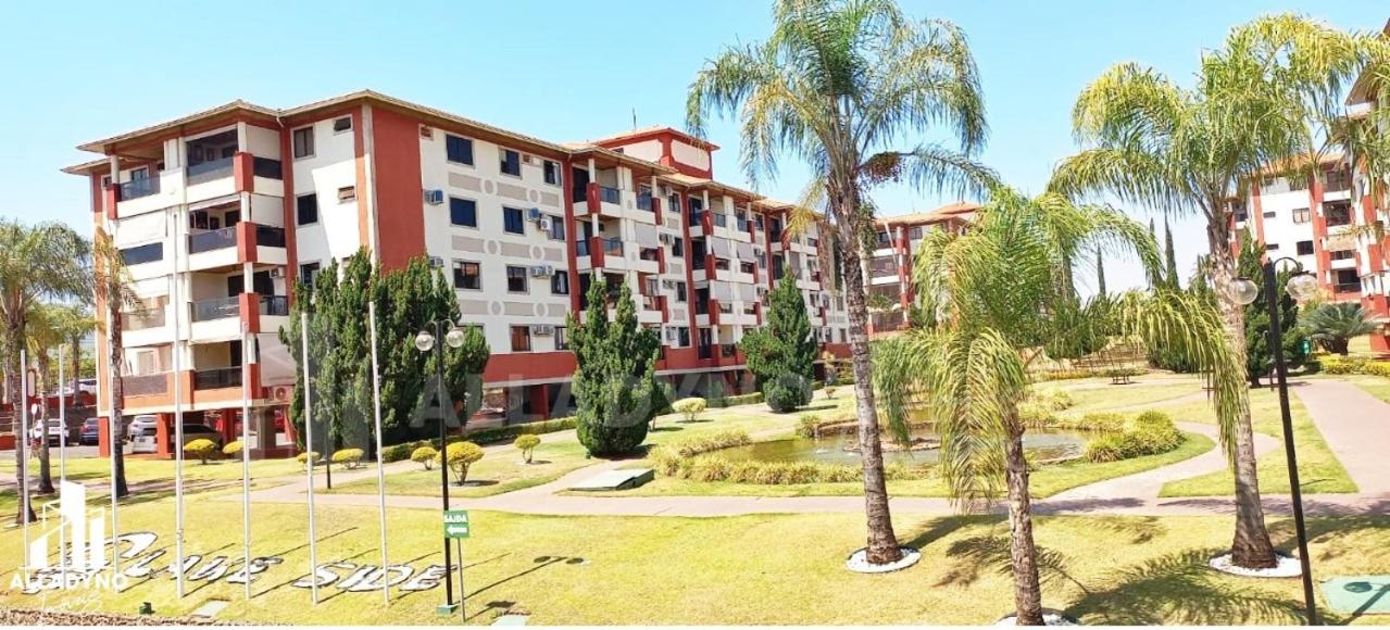 Luxuoso Flat em resort vista incrível para o Lago