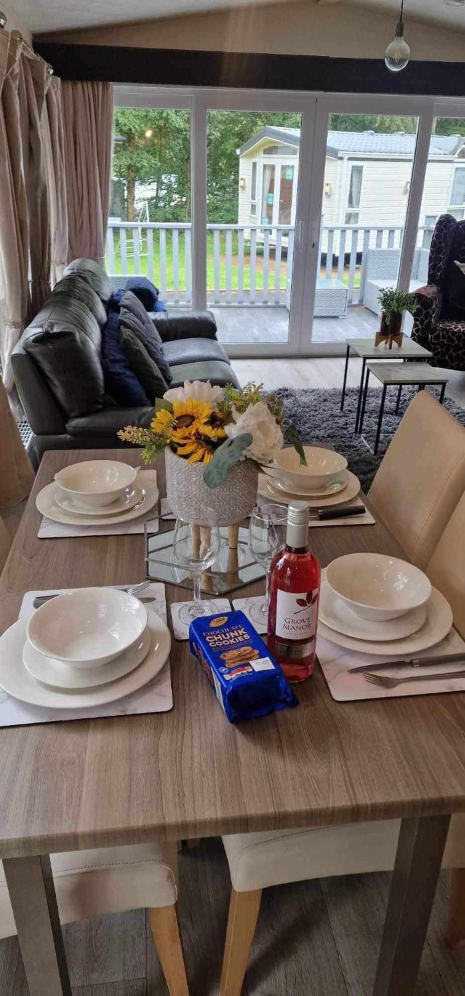 Hotel Jax Retreat hot tub and free golf