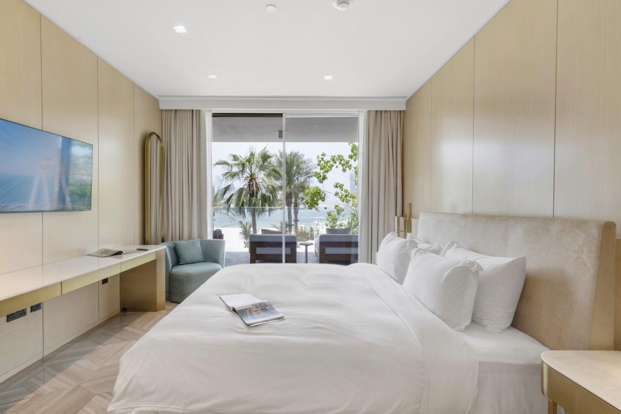 Five Palm Luxury Beach Villa with Private Pool, Panoramic Views, and Jacuzzi