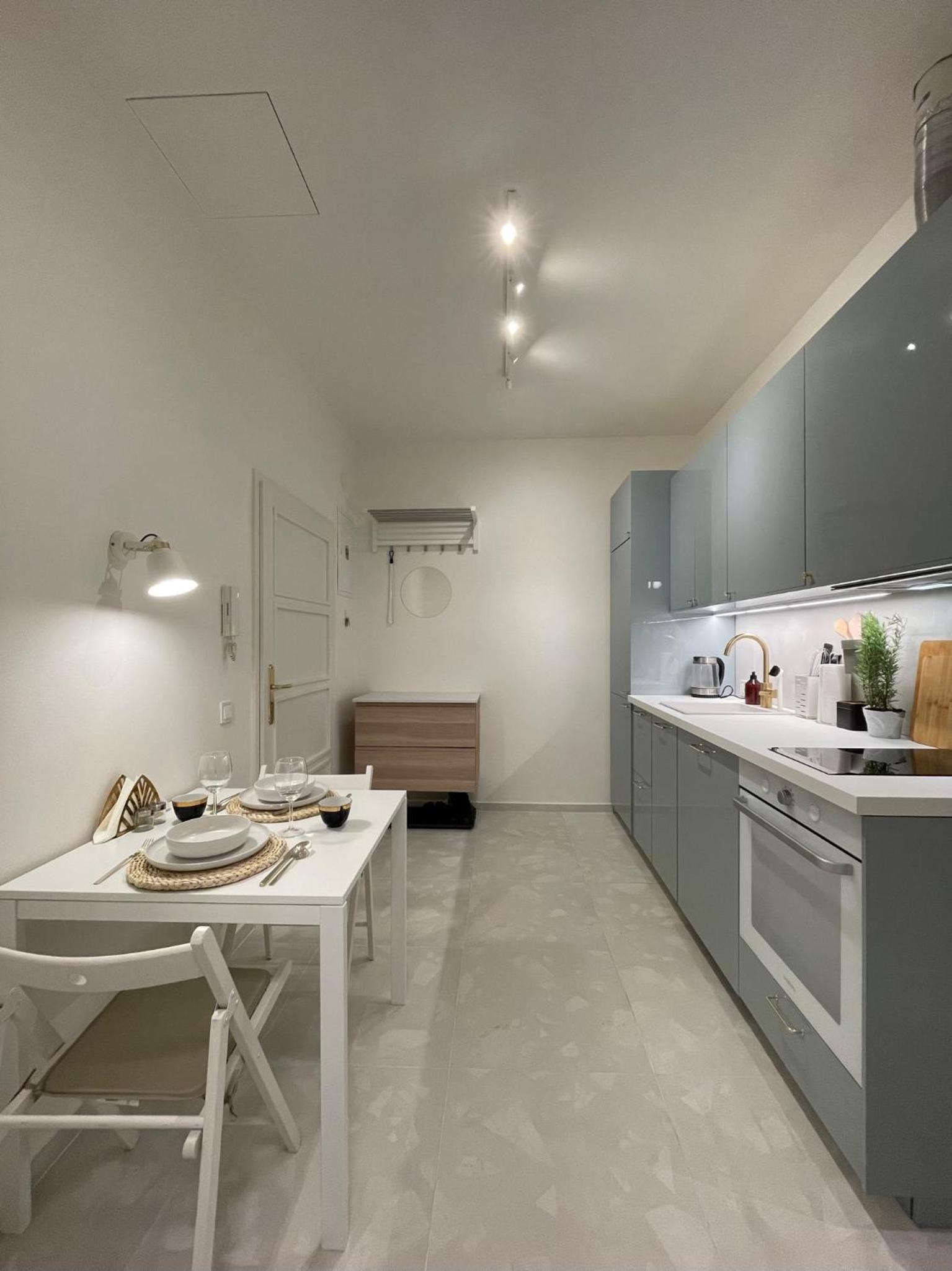 Urban Retreat I Modern Boho Apartments in Lovely Letná District - 10 minutes from Old Town