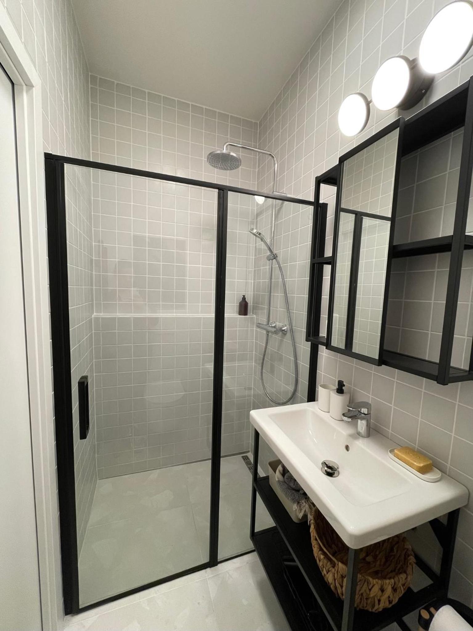 Urban Retreat I Modern Boho Apartments in Lovely Letná District - 10 minutes from Old Town
