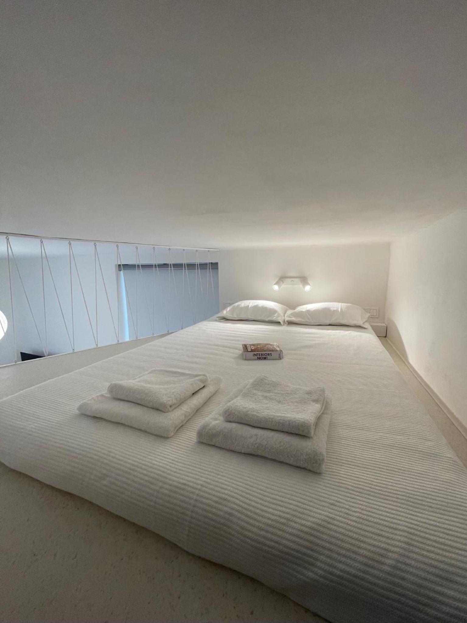 Urban Retreat I Modern Boho Apartments in Lovely Letná District - 10 minutes from Old Town