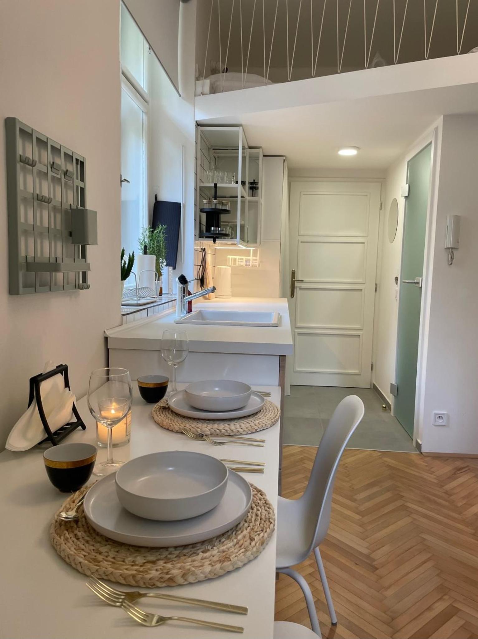 Urban Retreat I Modern Boho Apartments in Lovely Letná District - 10 minutes from Old Town