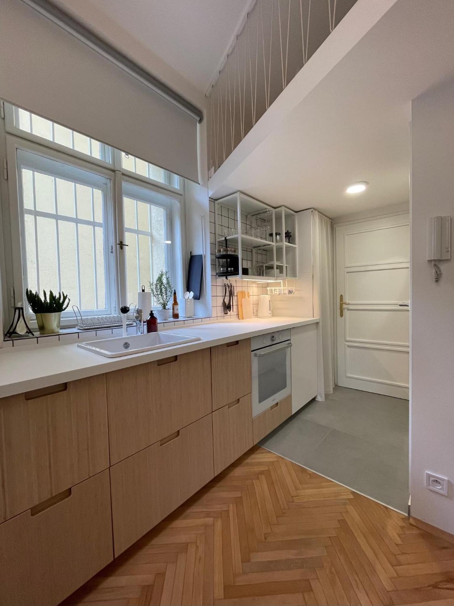 Urban Retreat I Modern Boho Apartments in Lovely Letná District - 10 minutes from Old Town