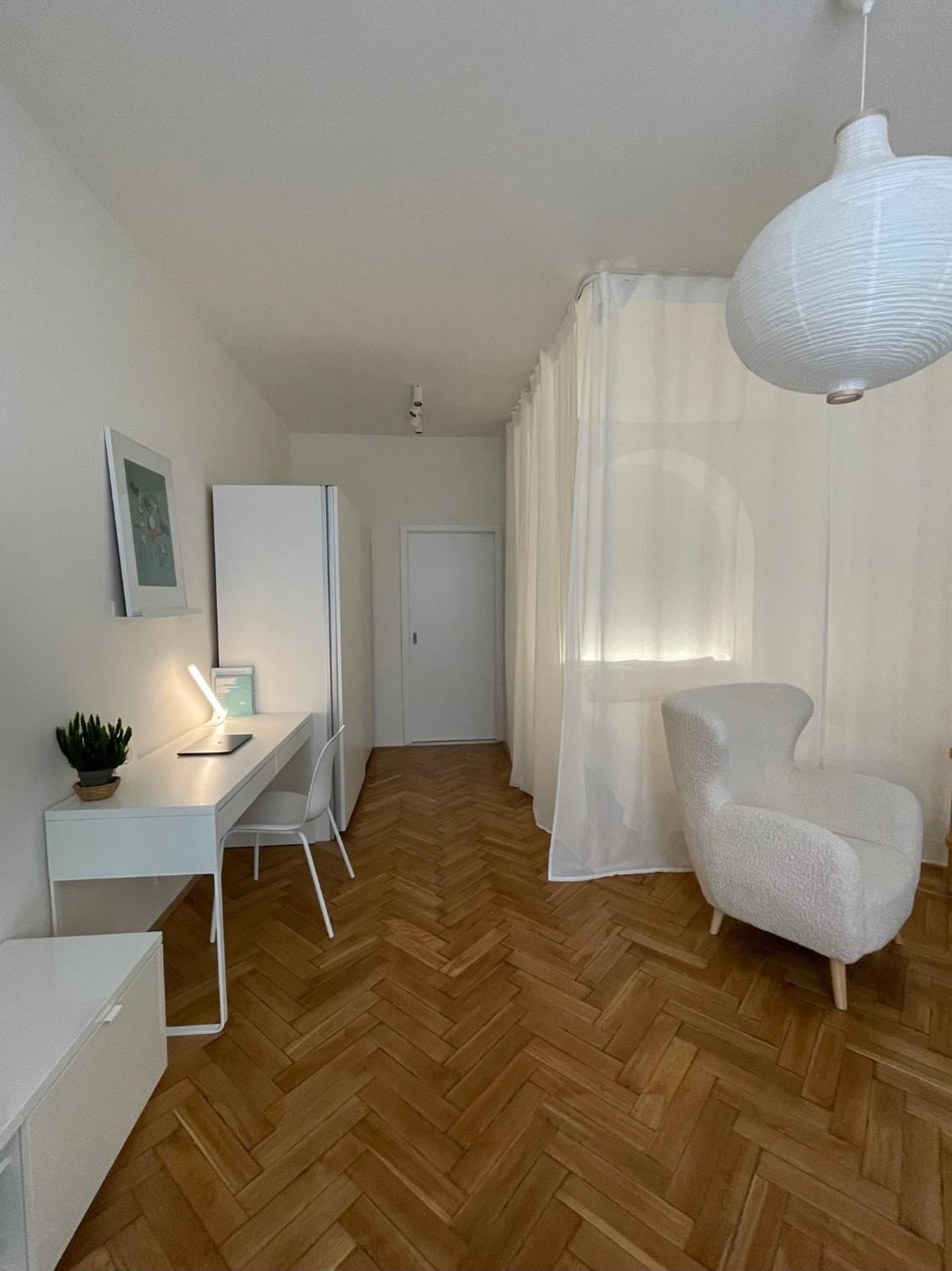 Urban Retreat I Modern Boho Apartments in Lovely Letná District - 10 minutes from Old Town