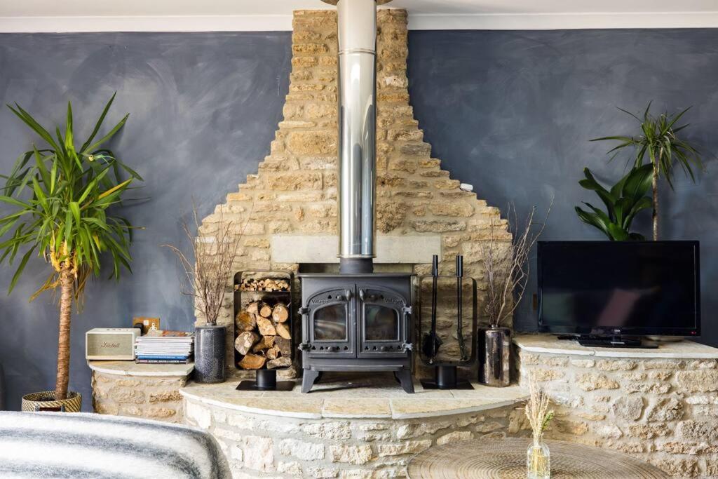Chic Family Barn, edge of Frome + country views view 4