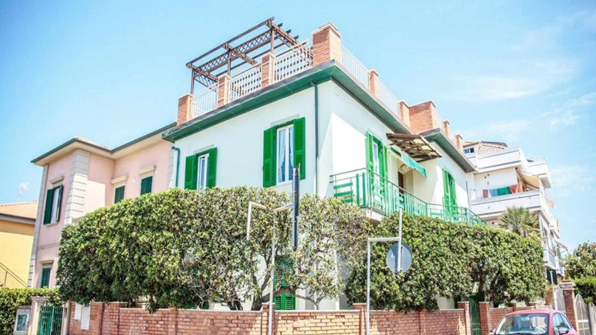 Villino Mirella a Marina di Cecina by Zoom In Earth