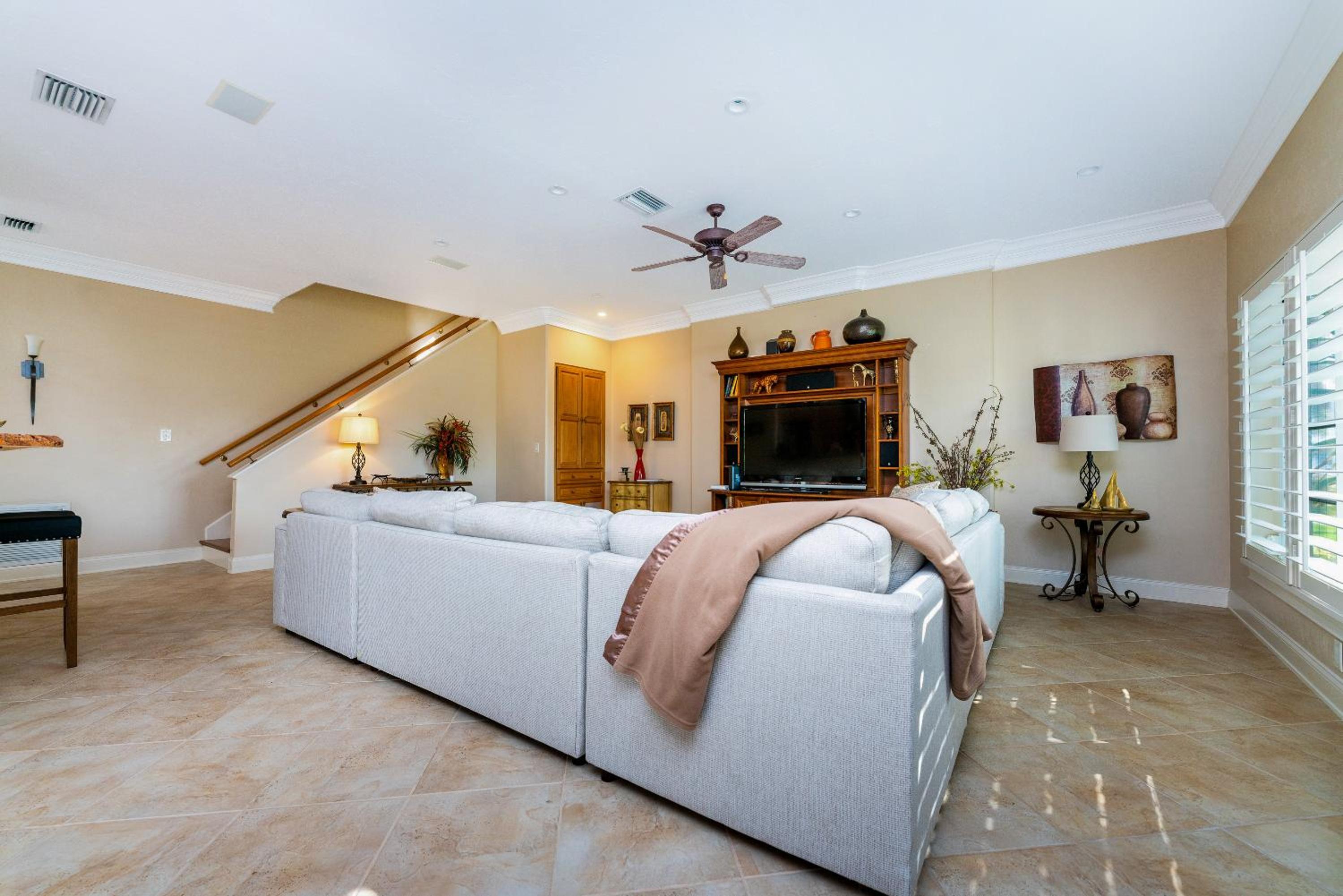 Villa Hibiscus-Waterfront-Free Heated Pool-Dock-Bikes-Other Amenities view 5