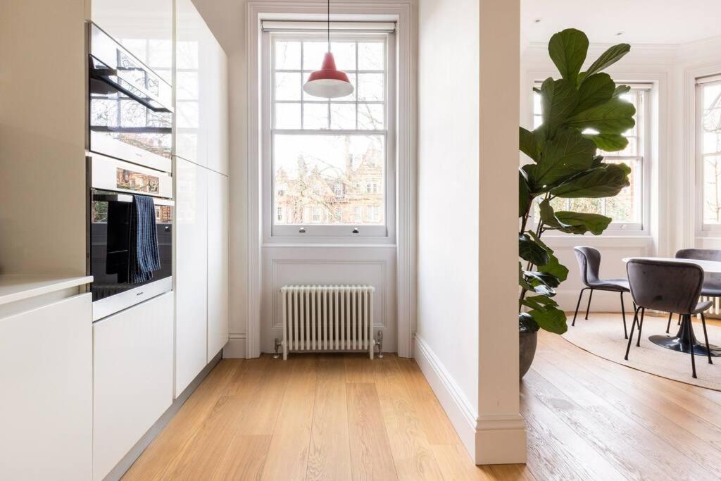 Fabulous 2 bed flat moments from Sloane Square photo 5