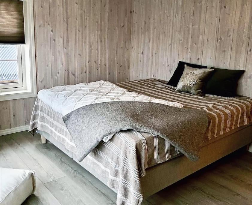 Handelsmannens hus ved Otnesbrygga, Valsøyfjord