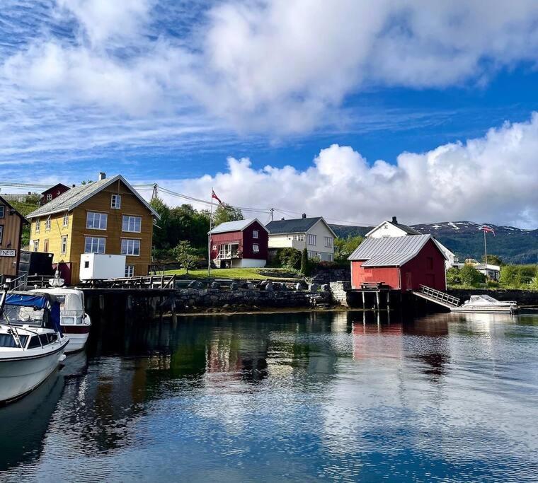 Hus ved Valsøyfjorden