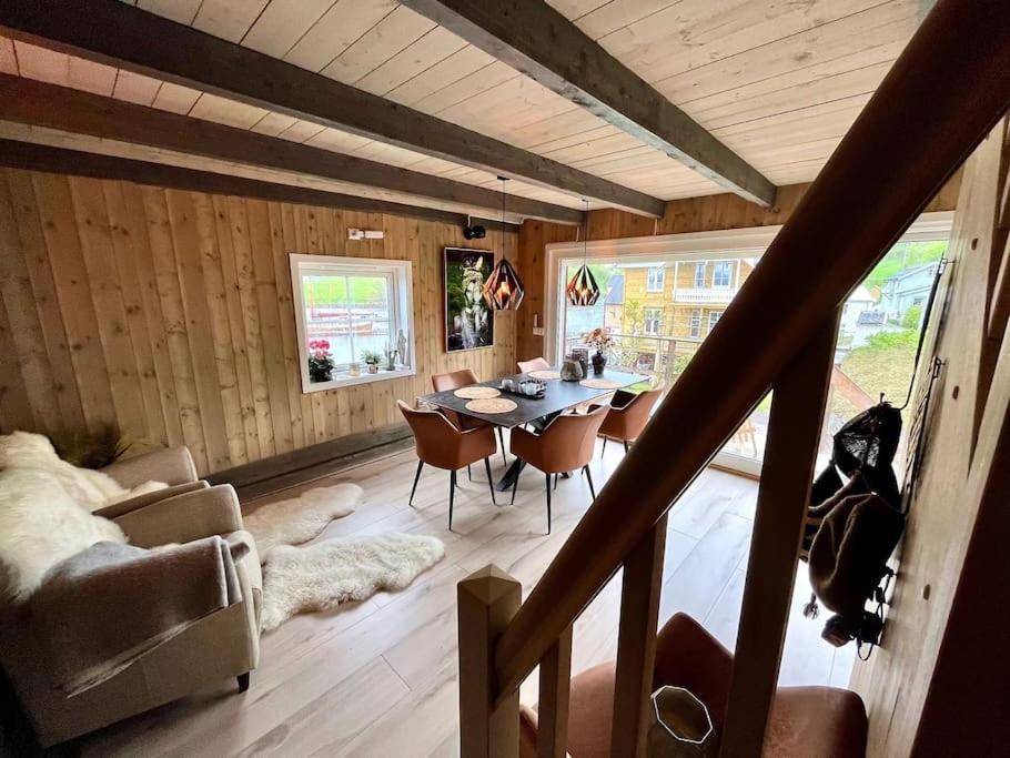 Hus ved Valsøyfjorden
