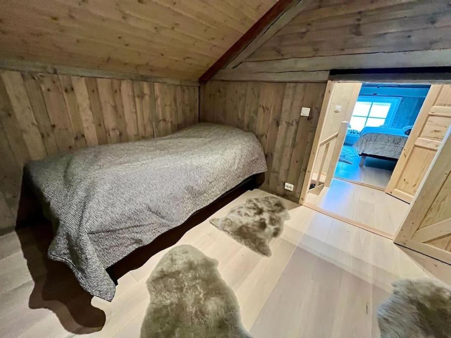 Hus ved Valsøyfjorden