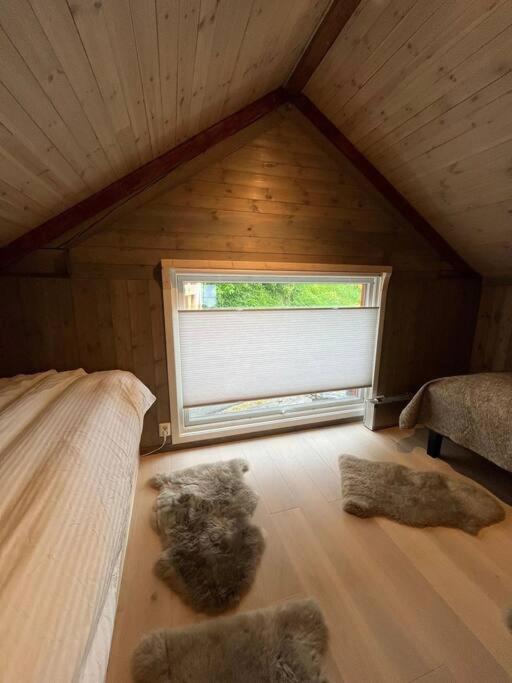 Hus ved Valsøyfjorden