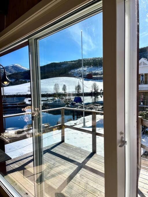 Hus ved Valsøyfjorden
