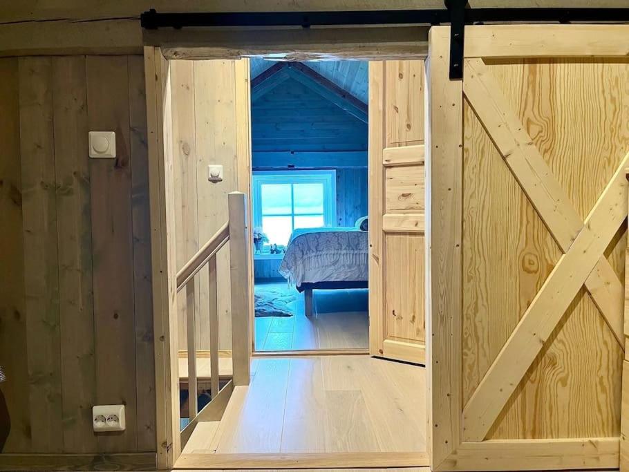Hus ved Valsøyfjorden