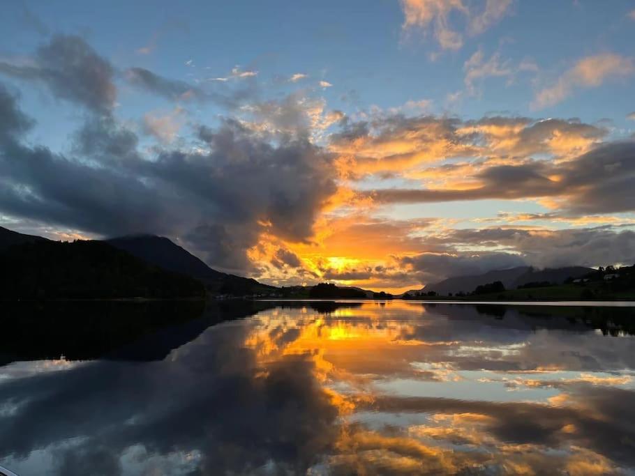 Hus ved Valsøyfjorden