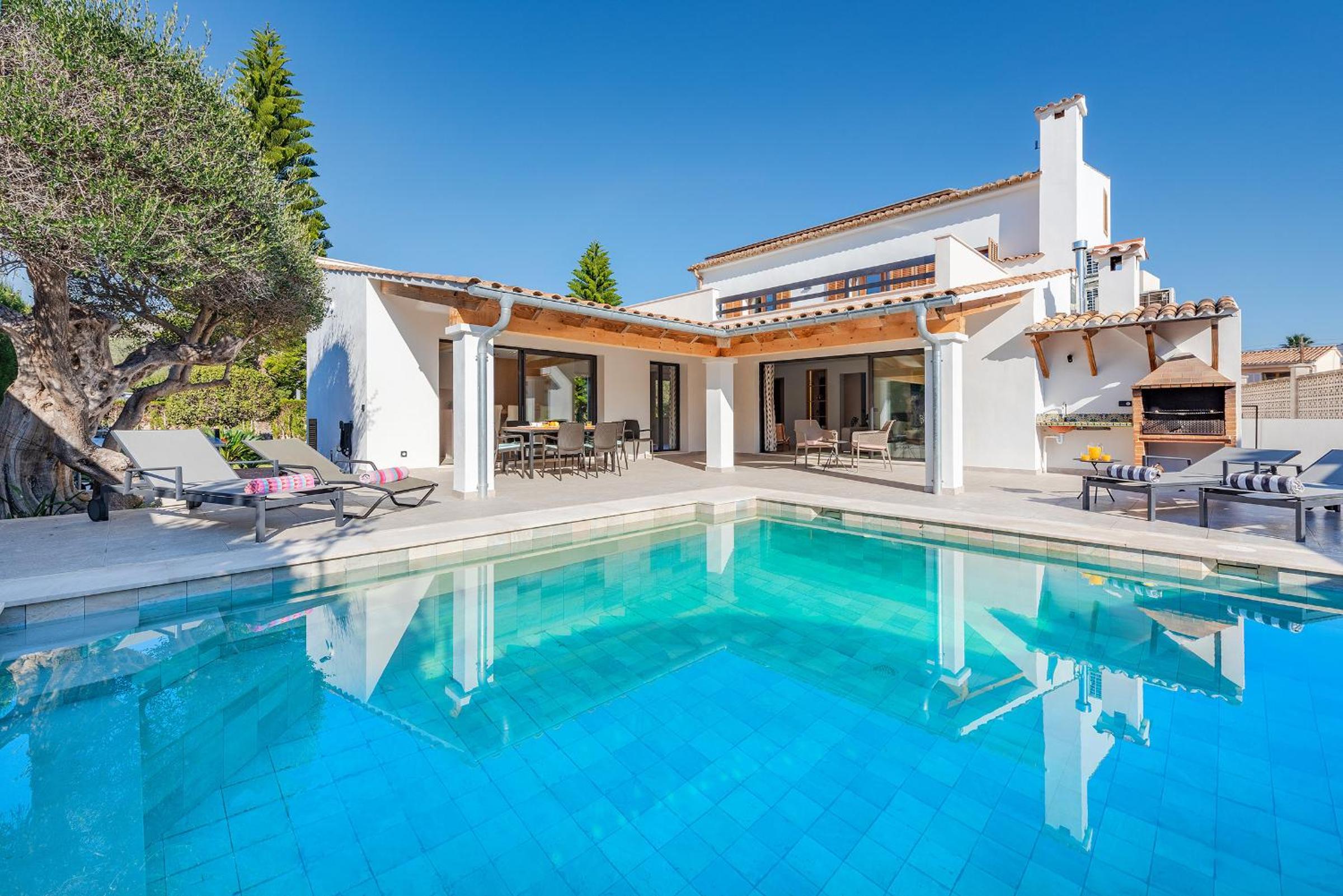 Hotel Villa Ana to rent in Puerto Pollensa by JS Villas - Image 1