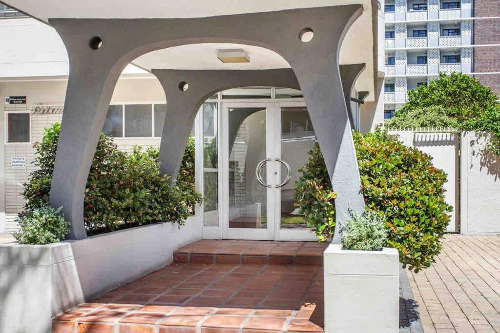 A-Wave from it All! 2 Bed Sea Point