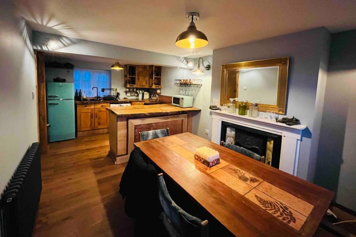 3 bedroom Quirky Luxurious Cottage With Hot Tub view 5