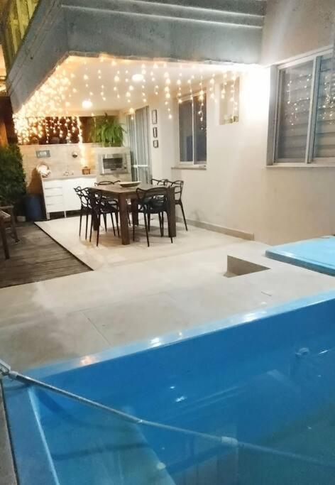 AP Térreo c/ piscina e churrasqueira na varanda