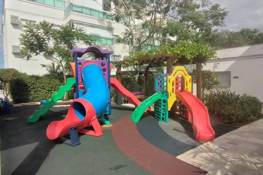 AP Térreo c/ piscina e churrasqueira na varanda
