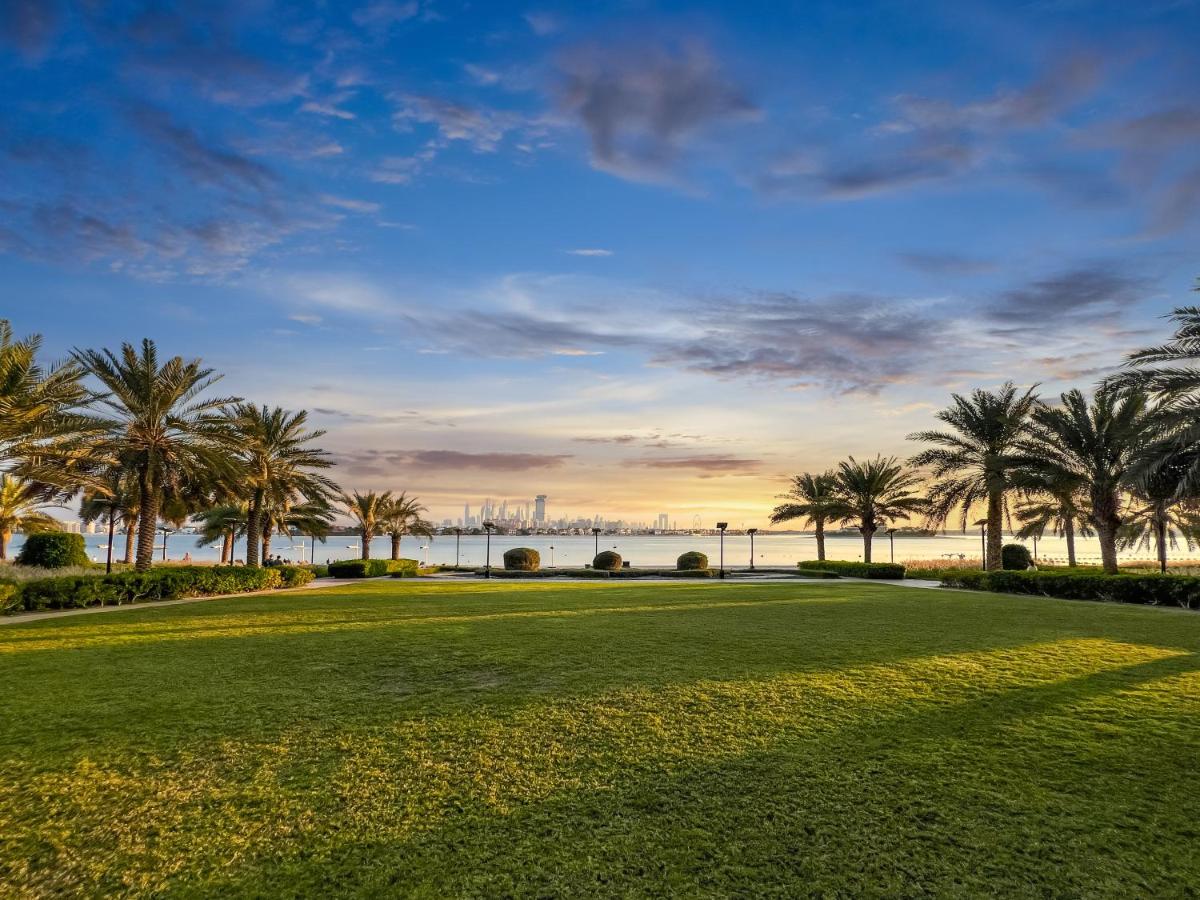 FAM Living - Private Beachfront Escape in Palm Jumeirah - Sarai