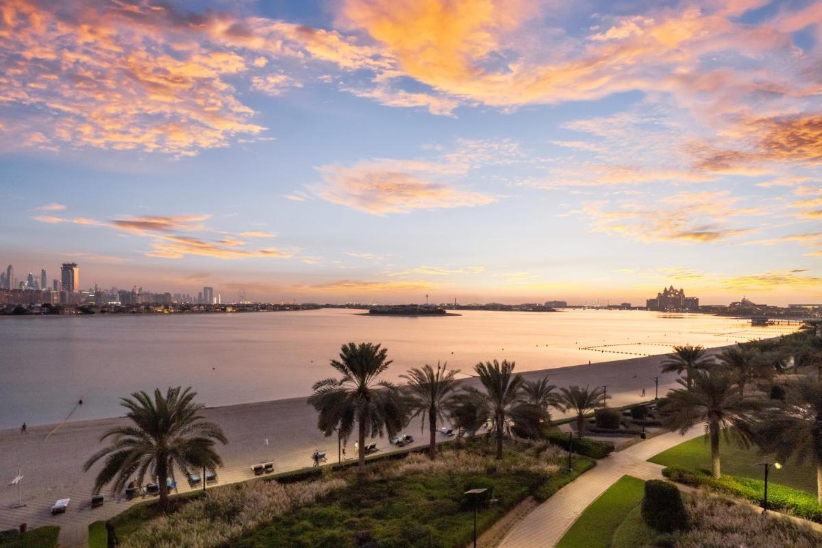 FAM Living - Private Beachfront Escape in Palm Jumeirah - Sarai