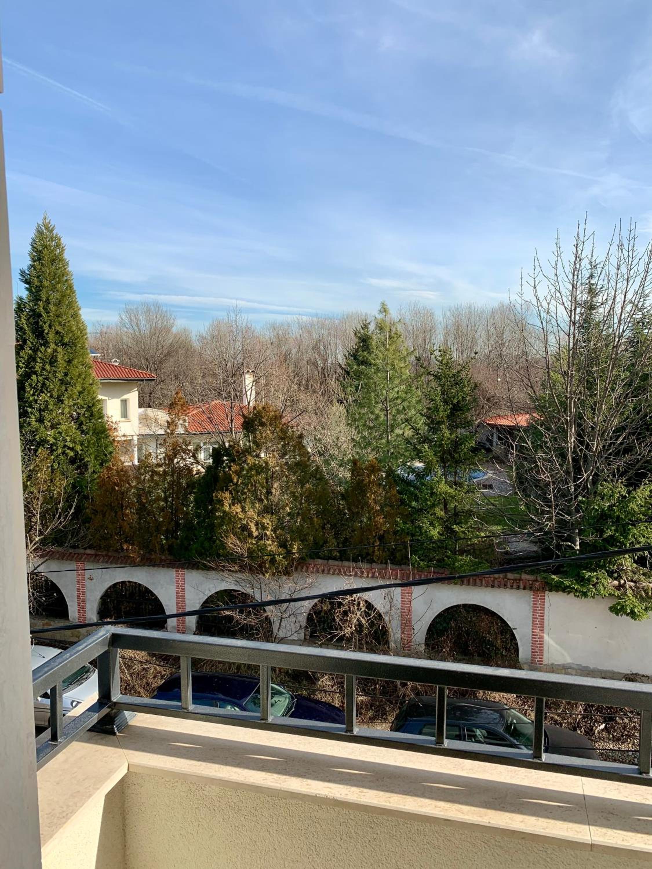 ArT Apartment Near Paradise Mall & Metro Station