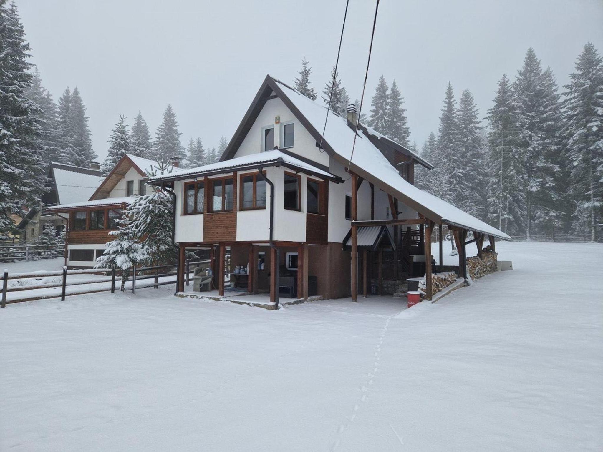 Winter Holiday Home TT