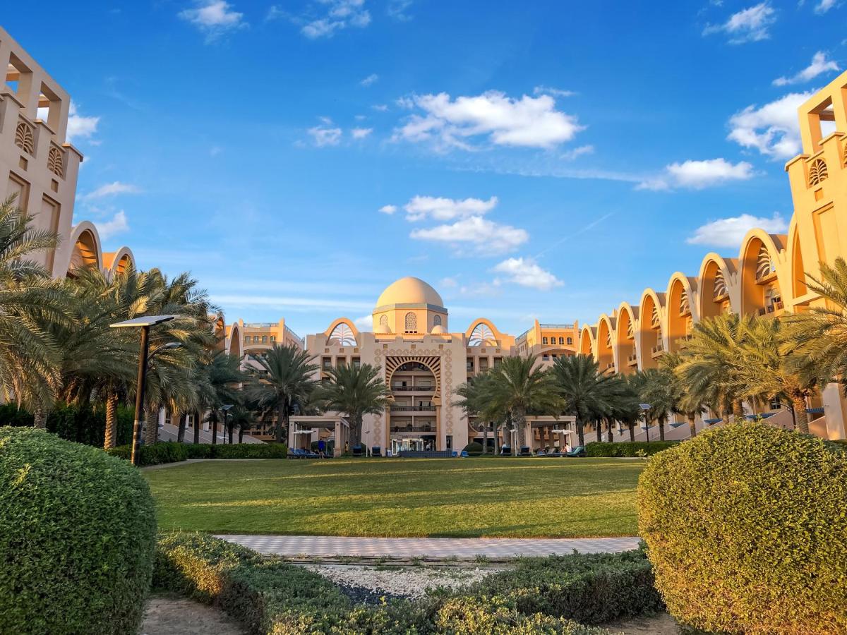 FAM Living - Private Beachfront Escape in Palm Jumeirah - Sarai