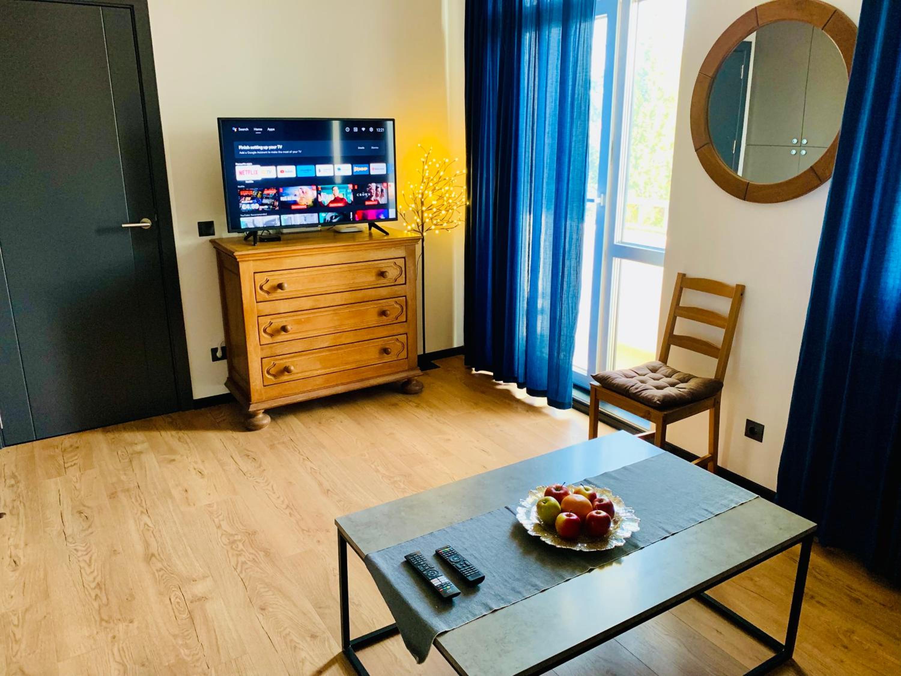 ArT Apartment Near Paradise Mall & Metro Station