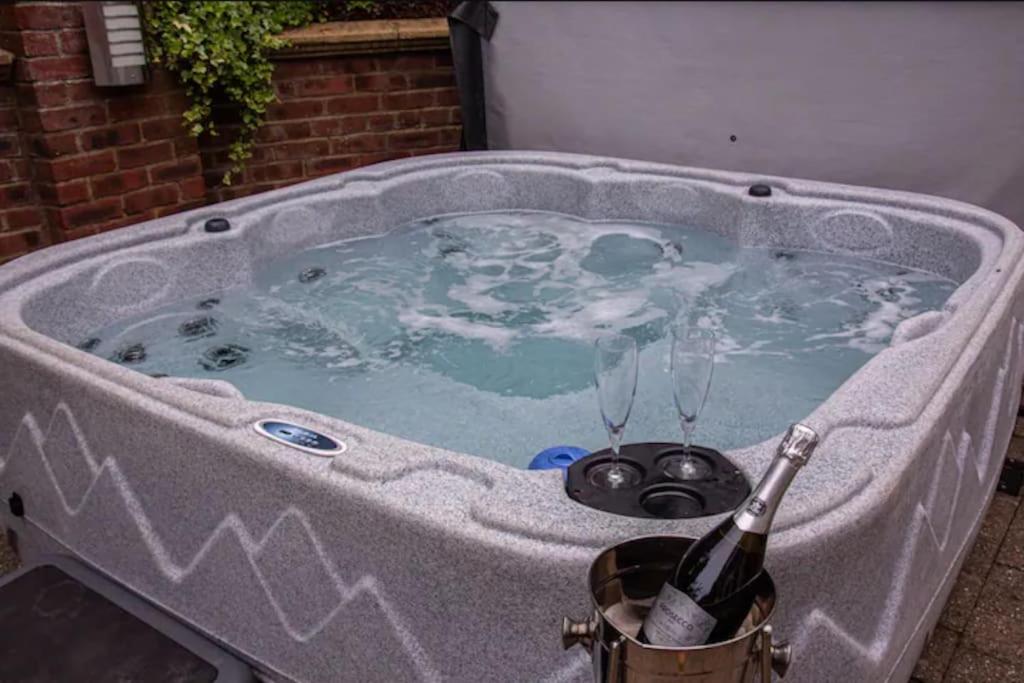 Eastfield Lodge with Hot Tub view 4
