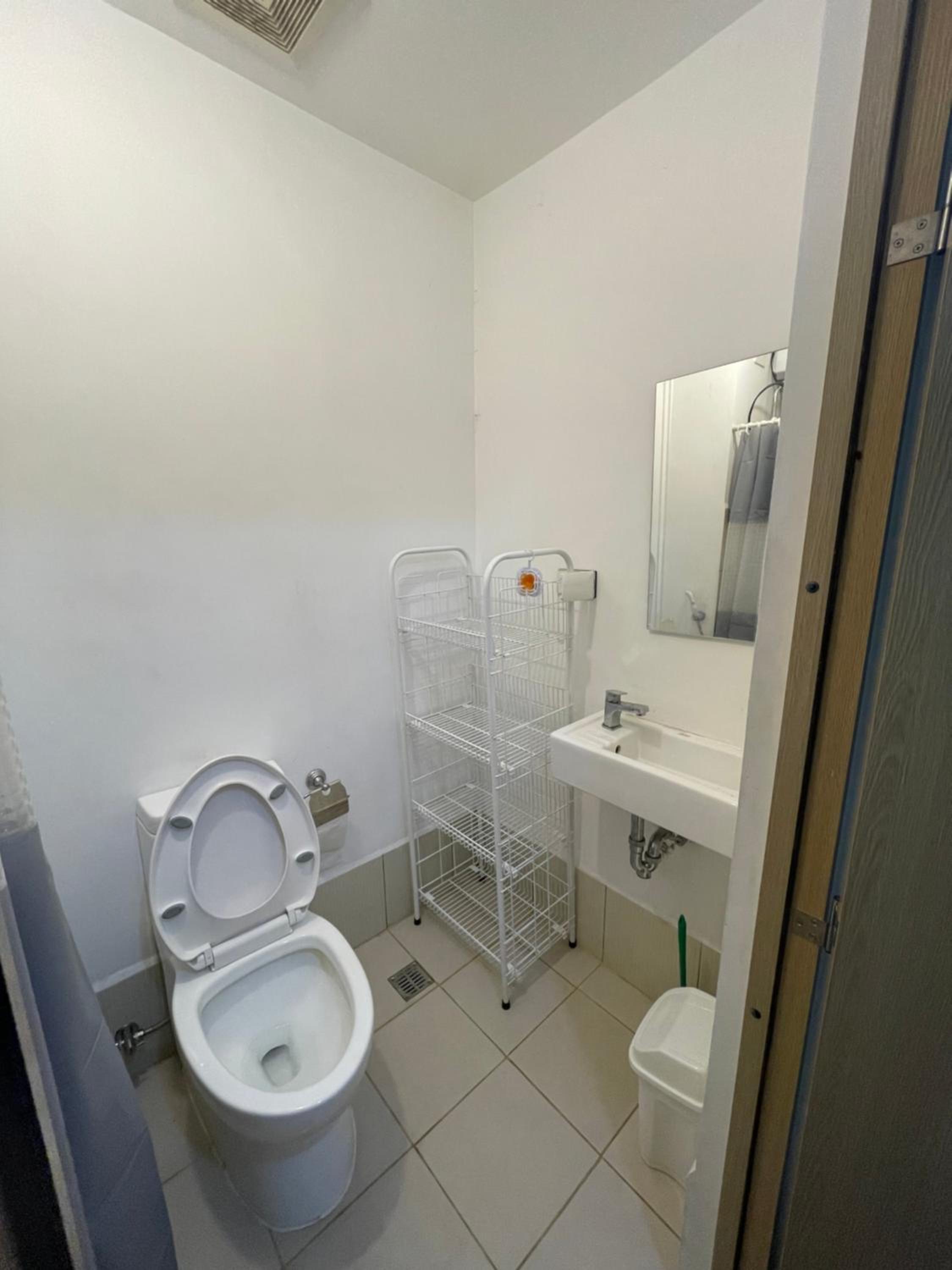 Grace Residences Condo Tower 2 Pool Front with SMART TV FREE NETFLIX view 5