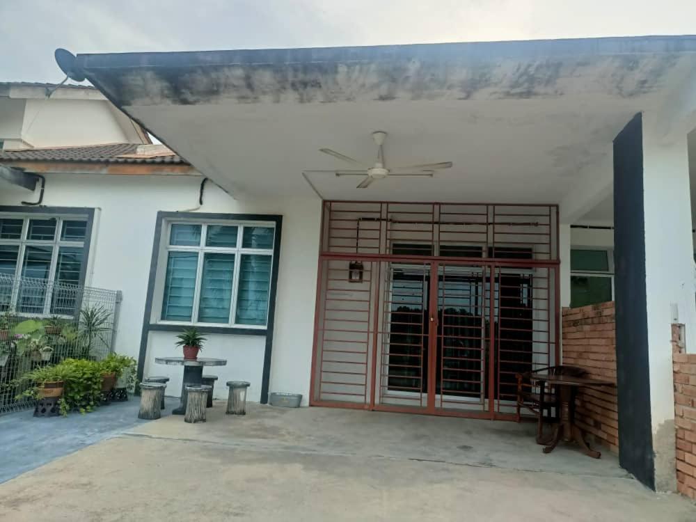 Azaliza Homestay