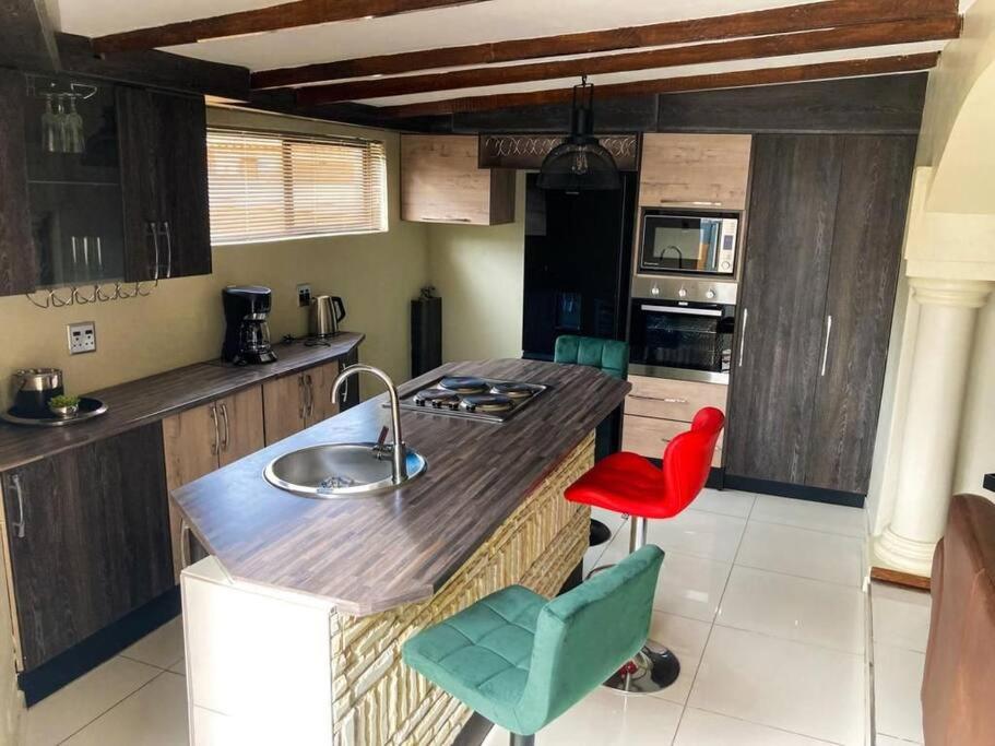 Modern Delux 2 Bedroom Townhouse view 5