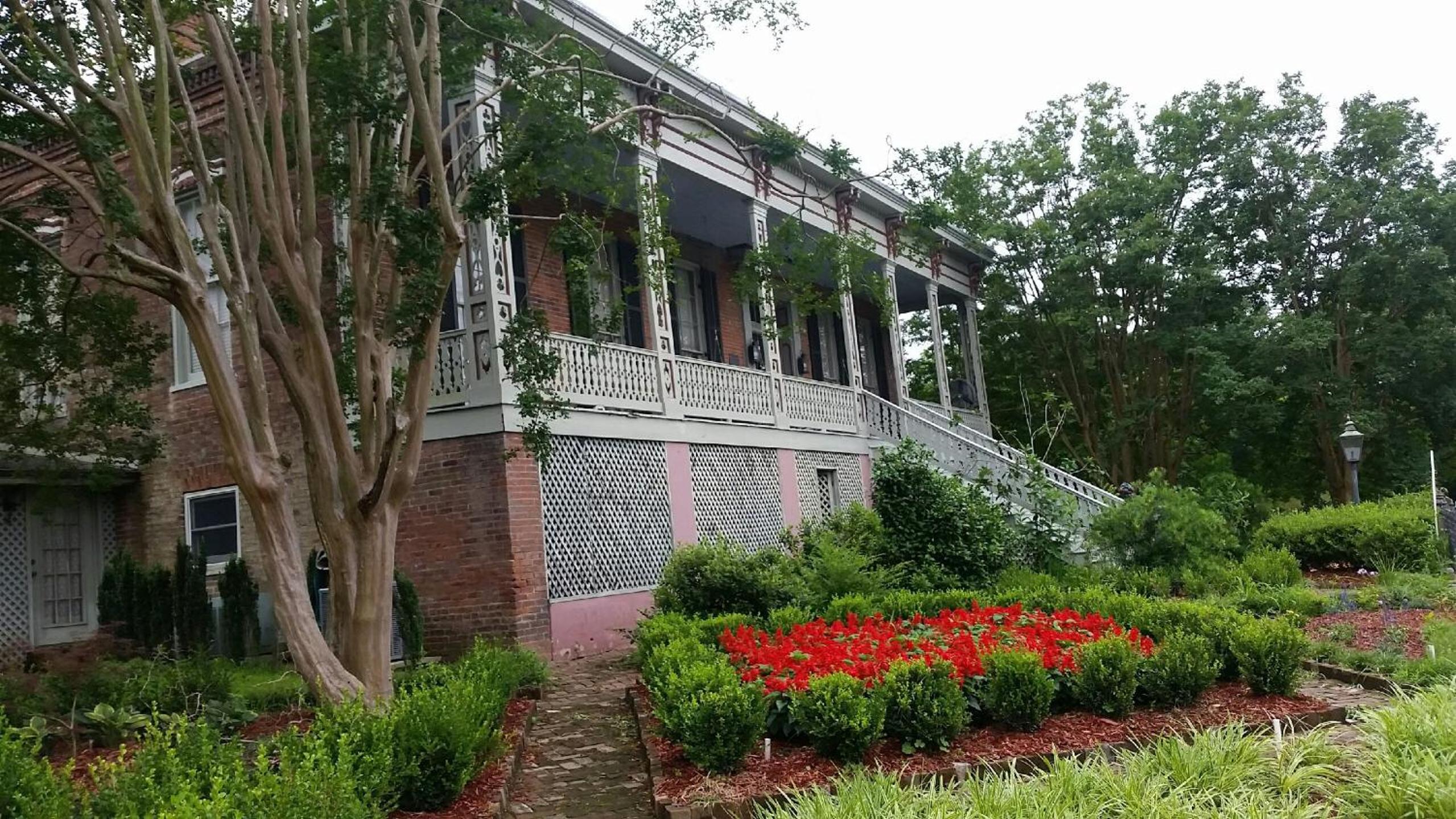 Corners Mansion Inn - A Bed and Breakfast