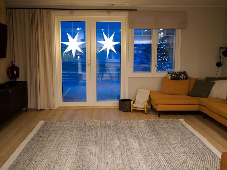 Arctic Lakeside Villa