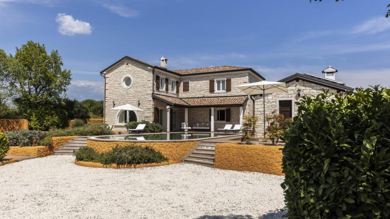 Villa Lux. Ema view 4