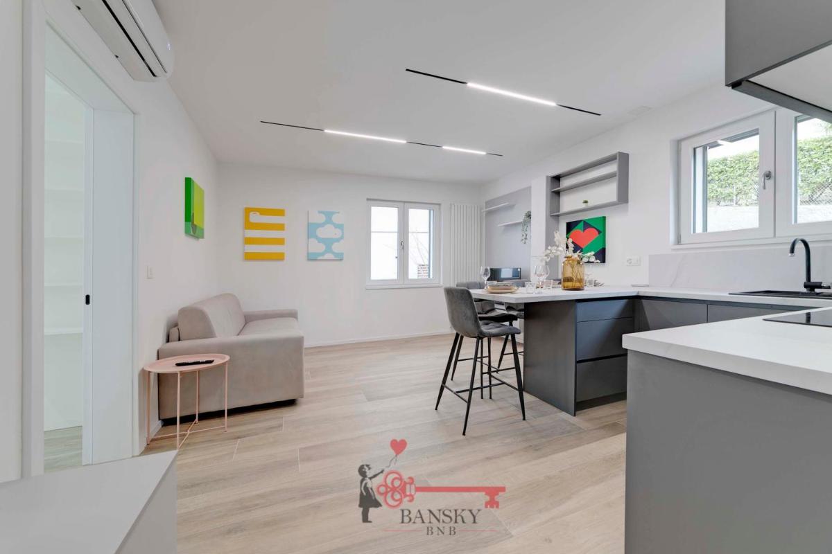 Home Sofia Room 4 - 5min Station -By EasyLife Swiss