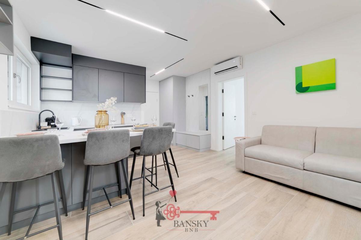 Home Sofia Room 4 - 5min Station -By EasyLife Swiss