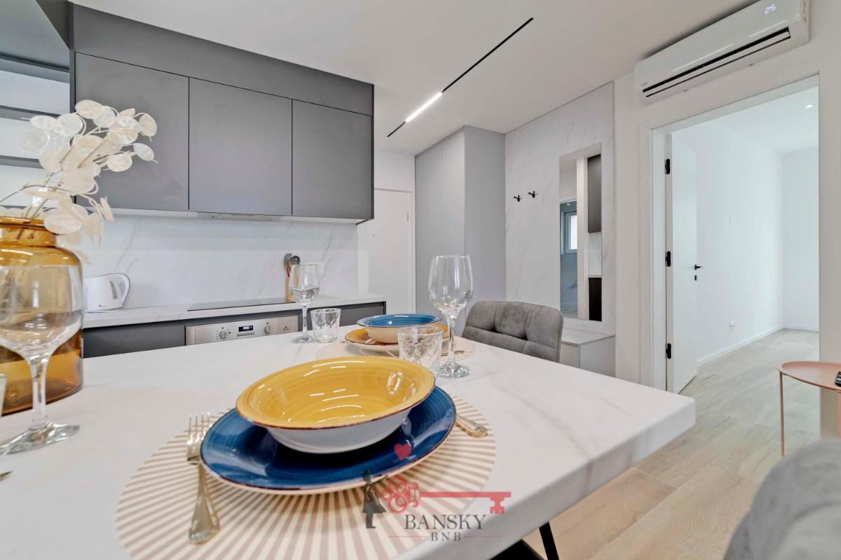 Home Sofia Room 4 - 5min Station -By EasyLife Swiss
