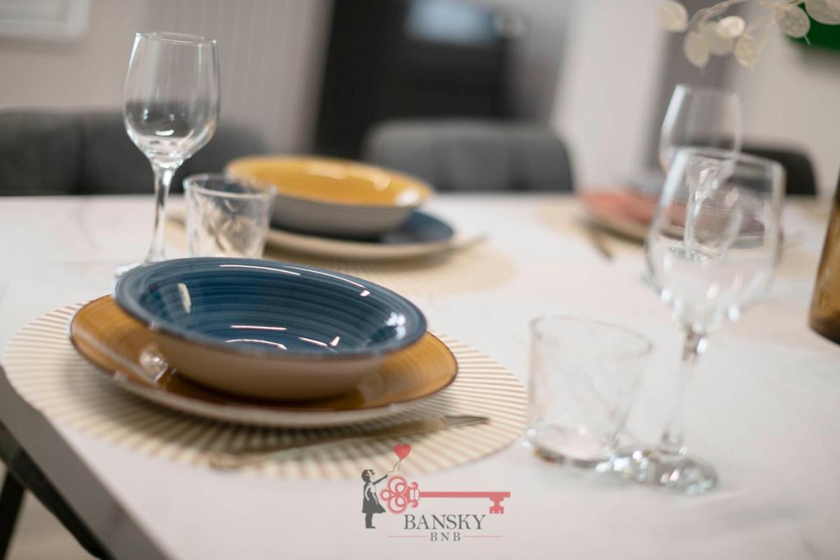 Home Sofia Room 4 - 5min Station -By EasyLife Swiss