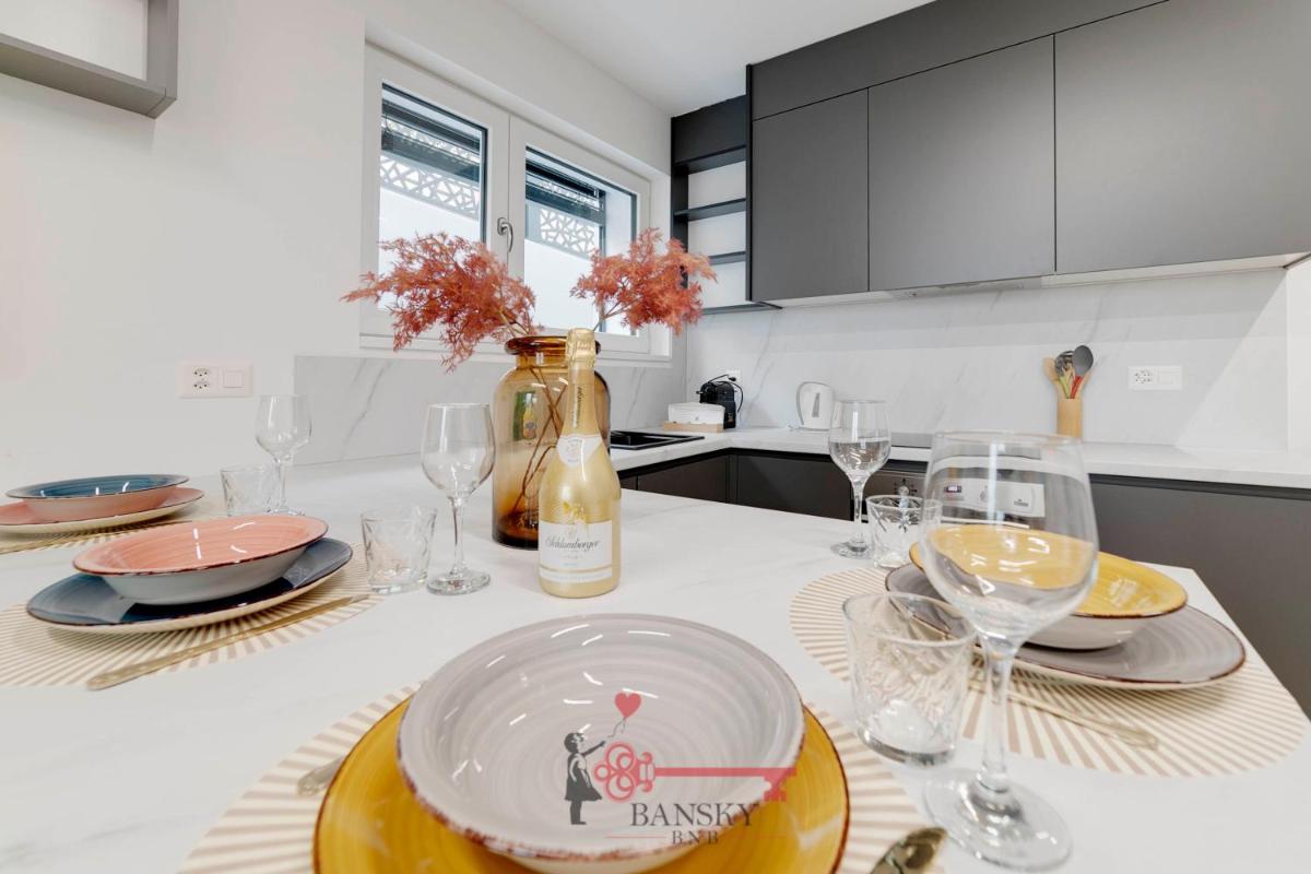 Home Sofia Room 4 - 5min Station -By EasyLife Swiss