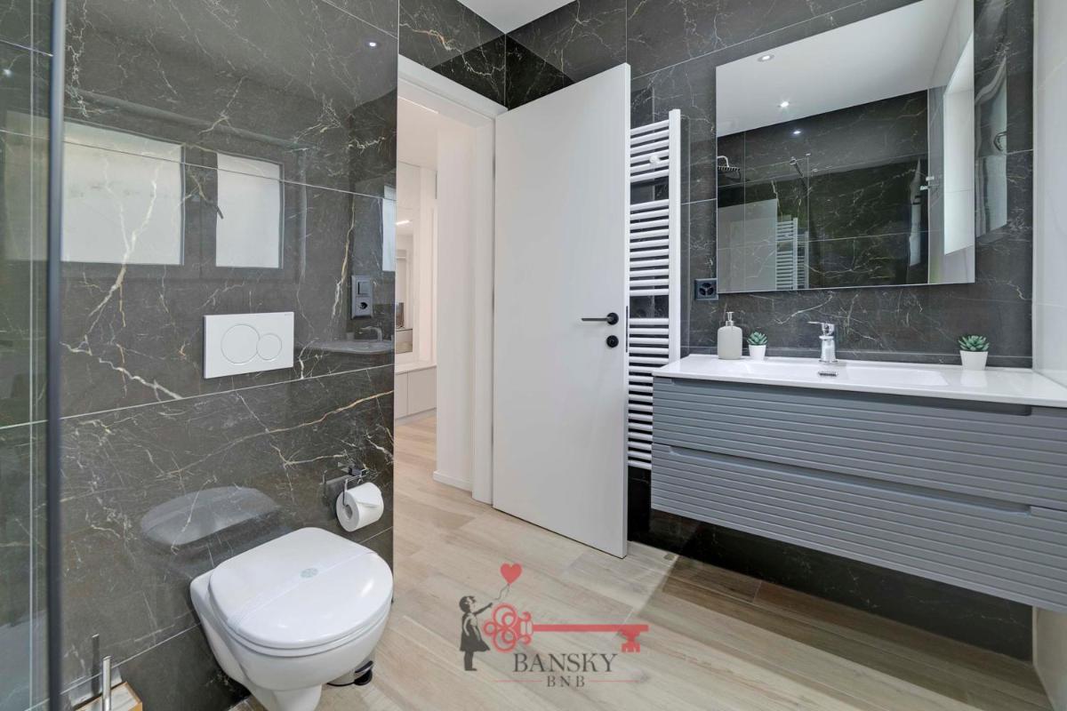 Home Sofia Room 4 - 5min Station -By EasyLife Swiss