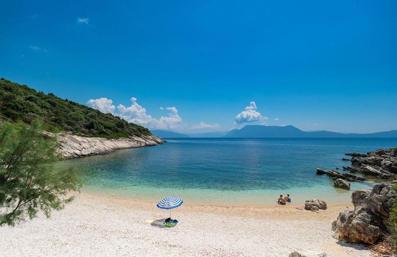 Synthesis en Lefkada Town — activities & amenities